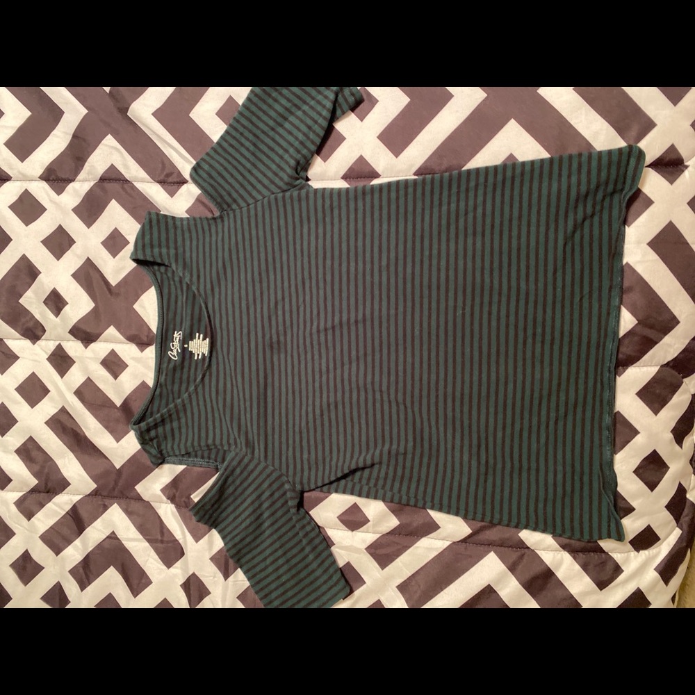 Cute shoulder shirt